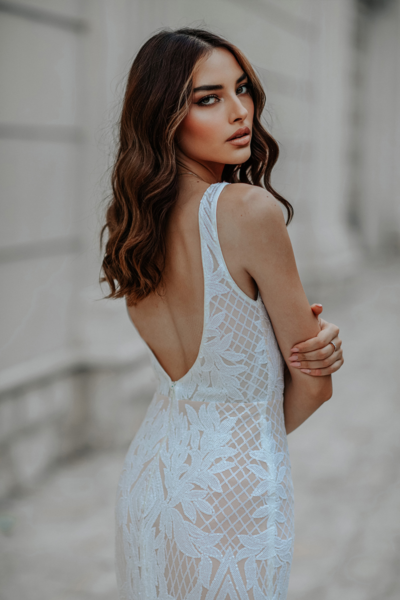 Can't wear nice dress with flat chest? Backless dress is too exposed to wear?  Nonexistent - Tina Bridal